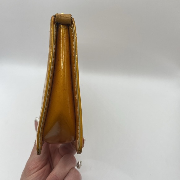 Louis Vuitton - Picture 7 of 10